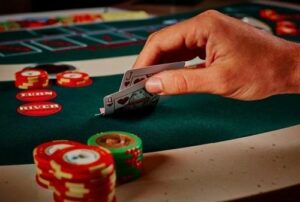 Poker: Thể thao trí tuệ hay biến tướng thành cờ bạc?