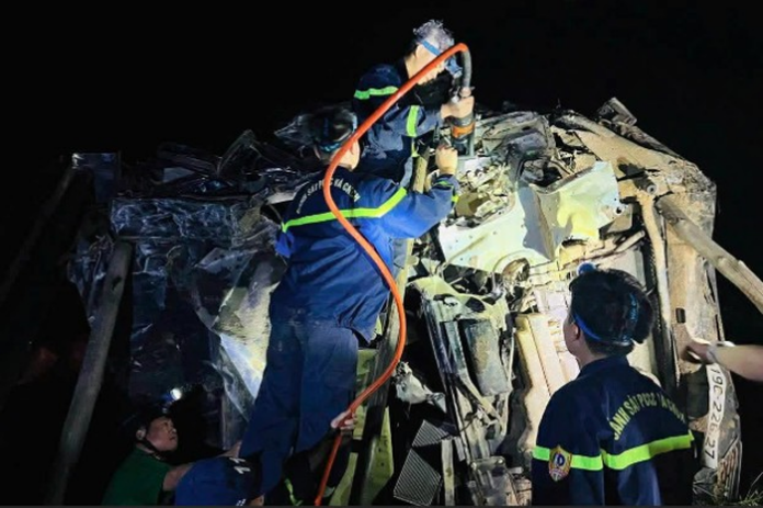 Vụ tai nạn xe tải lao xuống vực sâu ở Tuyên Quang