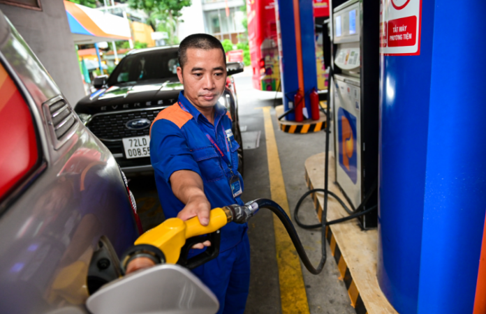 Giá xăng dầu hôm nay 13/4/2026: Động thái địa chính trị làm dậy sóng thị trường