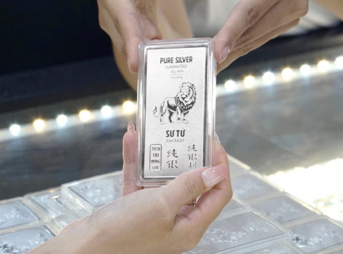 Giá Bạc Biến Động 17/4/2026: Cơ Hội Hay Thách Thức Cho Nhà Đầu Tư?