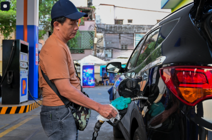 Giá xăng dầu hôm nay 21/4/2026: Biến động khó lường, người tiêu dùng cần lưu ý