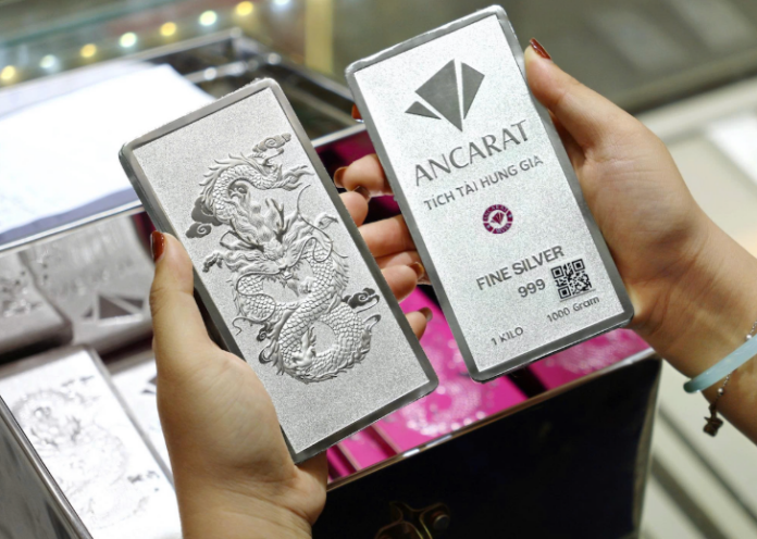 Giá Bạc Ngày 21/4/2026: Dầu Tăng, Lạm Phát Nóng, Lãi Suất Lên?