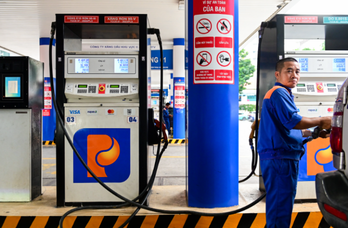 Giá Xăng Dầu Hôm Nay 23/4: Thế Giới Tăng Vọt, Việt Nam 