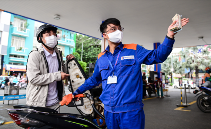 Giá xăng dầu hôm nay (26/4): Biến động bất ngờ, dầu thô tăng vọt, nội địa giảm sâu!