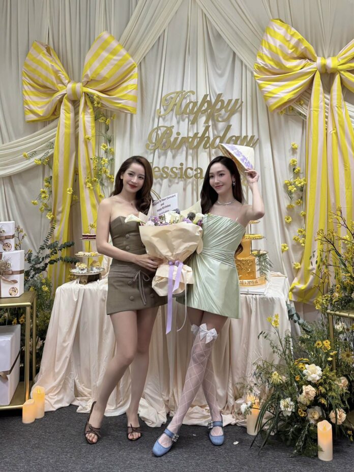 Chi Pu, Jessica Jung: Tình Bạn Nở Rộ Từ Sân Khấu Đến Đời Thực