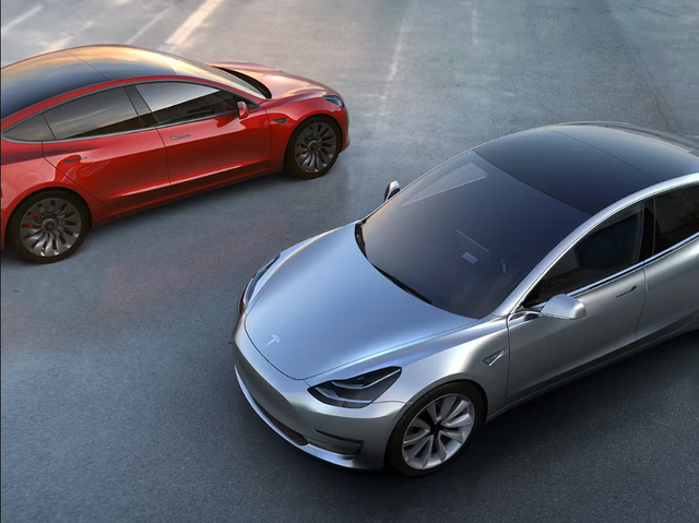 Xe điện giảm giá sâu: Ai sẽ hưởng lợi?