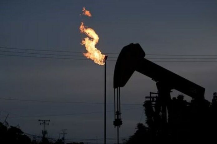 Giá xăng dầu thế giới hôm nay 15/4/2026: Cập nhật và phân tích chi tiết