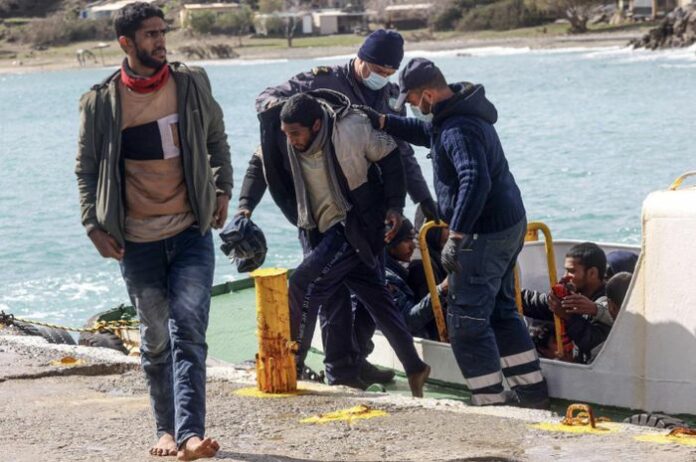 Hy Lạp: Cứu Hộ Người Di Cư Vượt Biển - Thách Thức và Giải Pháp