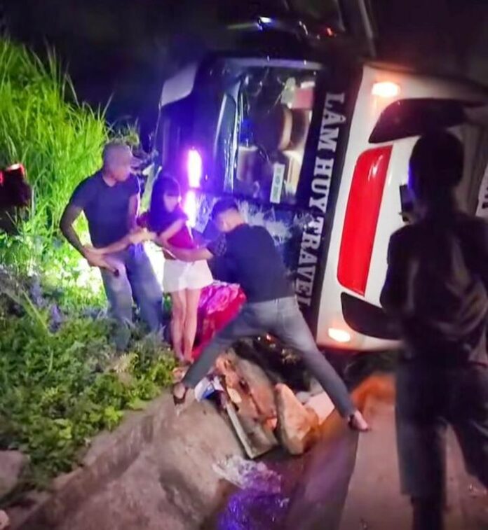 Lật xe khách Lào Cai: Bài học đắt giá cho hành trình đèo dốc