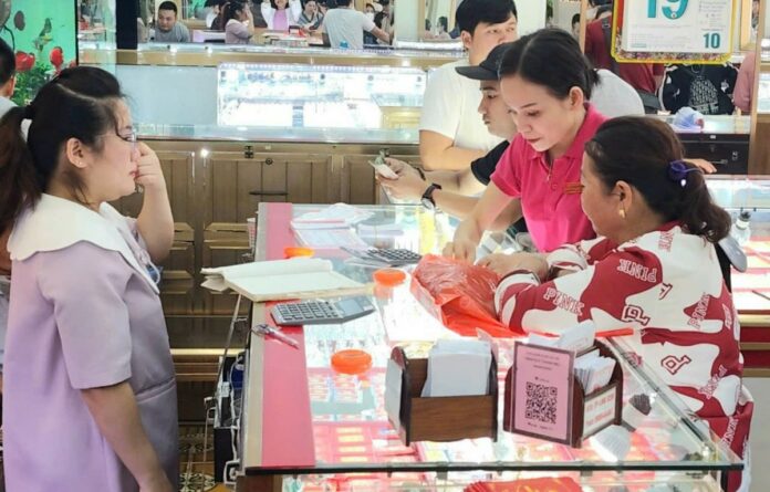 Giá vàng SJC và vàng nhẫn 9999 ngày 13/4/2026