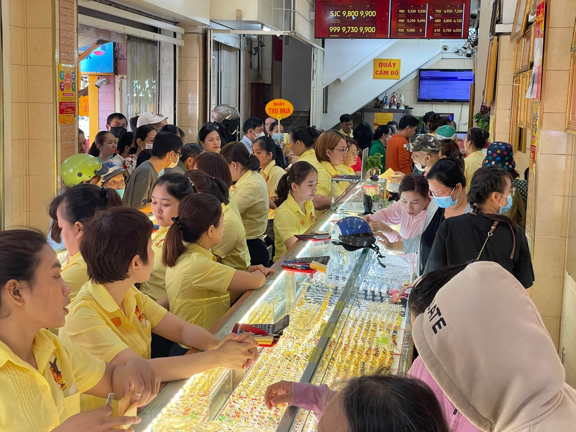 Giá vàng hôm nay 14/4/2026: Giá vàng SJC, nhẫn 9999, vàng nữ trang 24K 18K và giá vàng thế giới