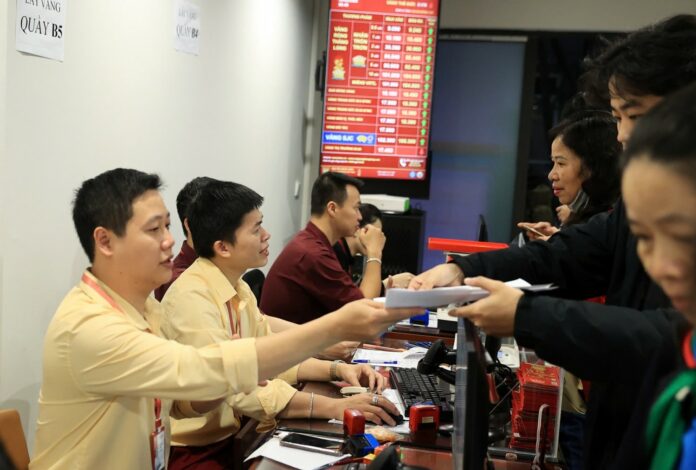 Giá vàng 20/4/2026: SJC, nhẫn 9999 điều chỉnh, vàng thế giới bứt phá