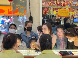 Giá Vàng 28/4/2026: SJC, Vàng Nhẫn 9999 Ổn Định, Thế Giới Lình Xình