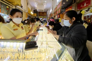 Giá vàng hôm nay 3/4/2026: SJC, vàng nhẫn lao dốc mạnh mẽ