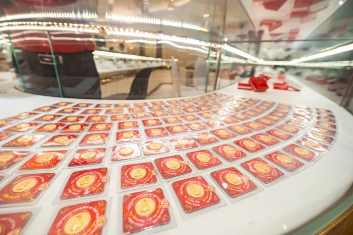 Giá vàng hôm nay 30/4/2026: Biến động mạnh, vàng miếng SJC và nhẫn 9999 đồng loạt 