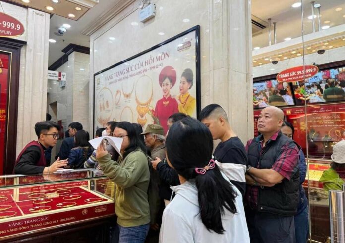 Giá vàng 9/4/2026: Vàng miếng SJC, nhẫn 9999 cán mốc 175 triệu