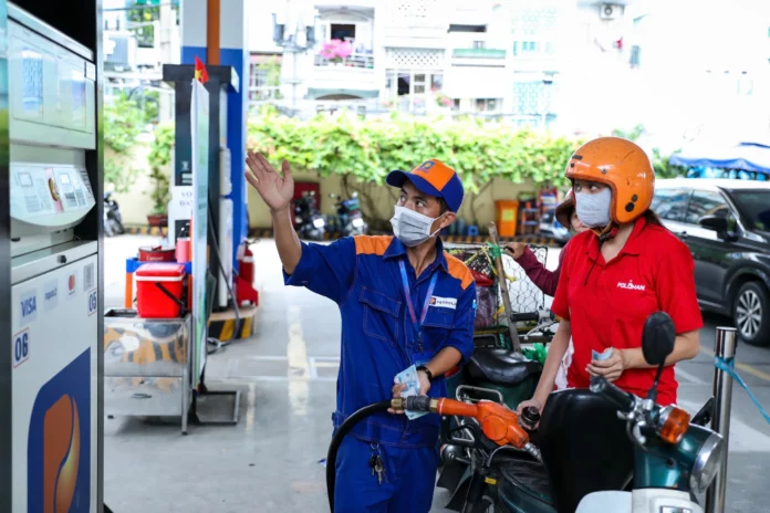 Giá Xăng Dầu Hôm Nay 2/4/2026: Biến Động Thế Giới và Cập Nhật Trong Nước