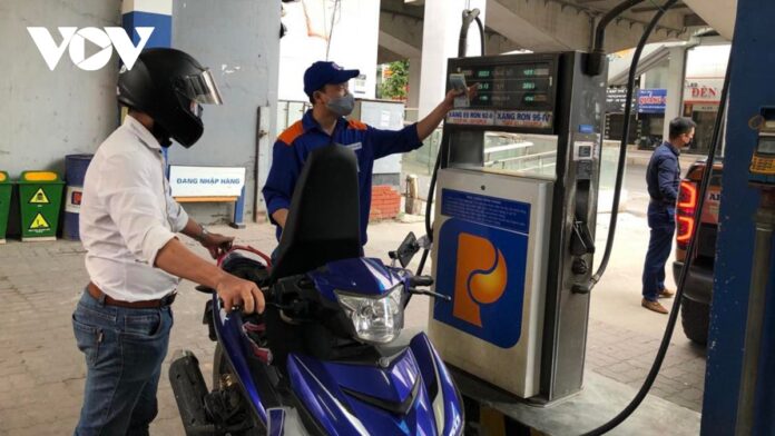 Giá xăng dầu biến động 16/4/2026: Eo biển Hormuz căng thẳng, giá dầu thô leo thang