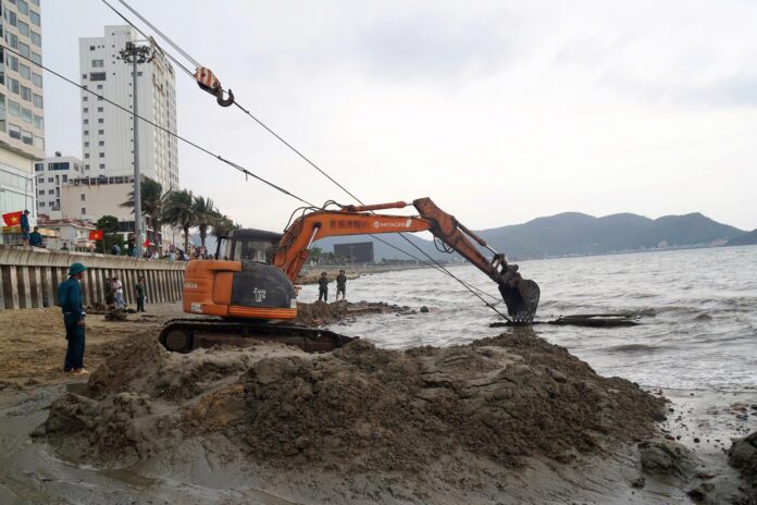 Trục Vớt Xe Tăng Cổ: Dấu Tích Lịch Sử Sống Dậy Từ Biển Cát
