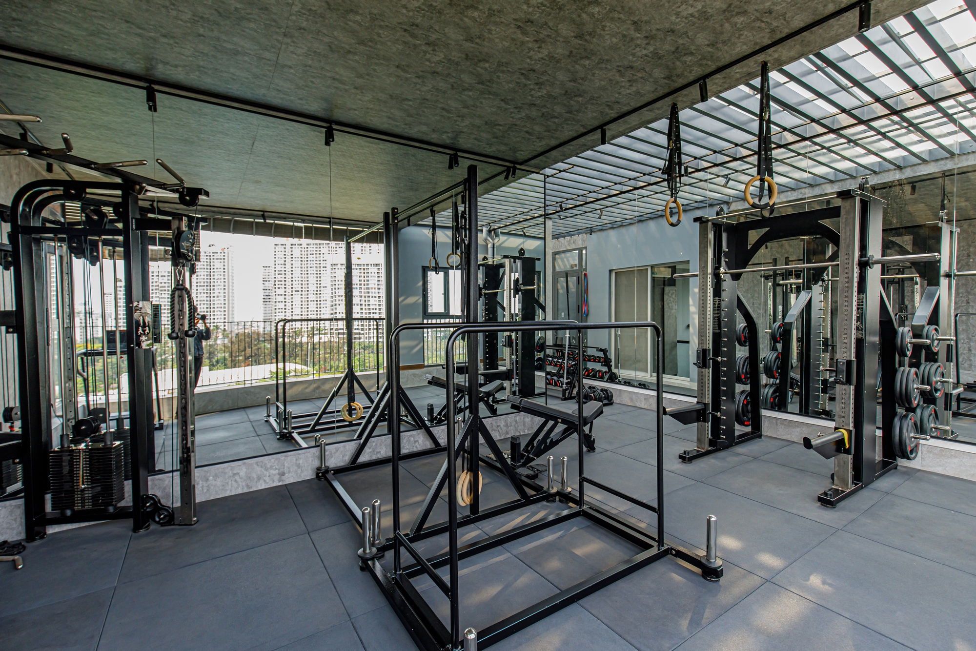 Phòng gym ngoài trời với trang thiết bị hiện đại