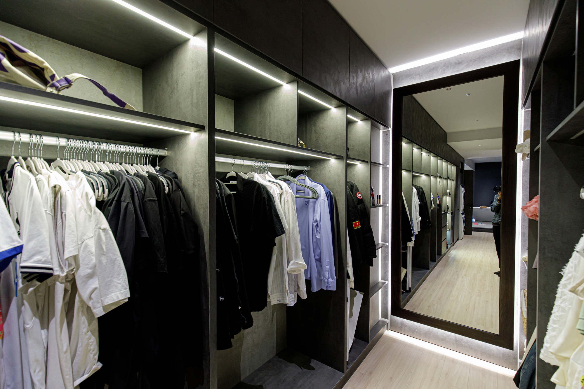 Phòng thay đồ tiện nghi và sang trọng