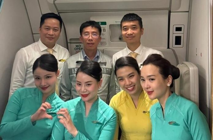 Bác Sĩ Việt Nam Xử Lý Kịp Thời Liệt Mặt Trên Máy Bay
