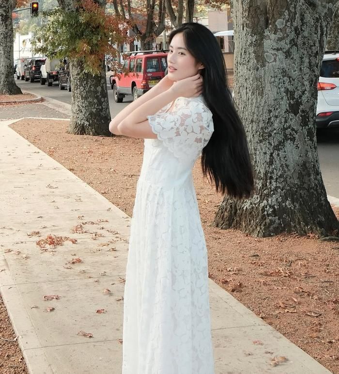 Ý Nhi khoe visual dịu dàng khi ở nước Úc