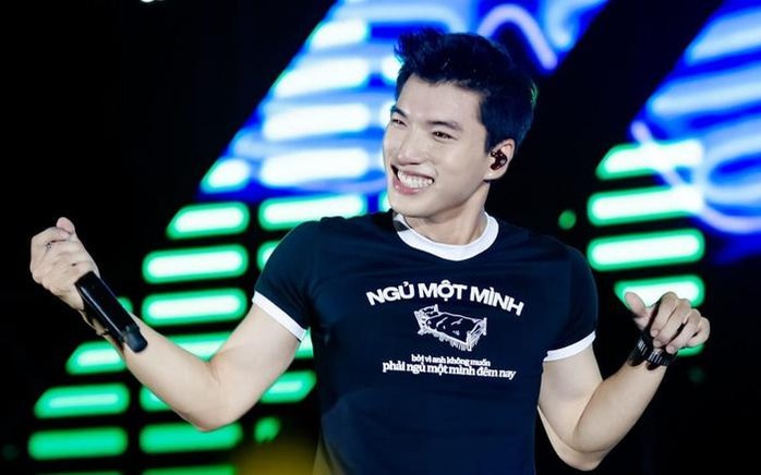 Phong cách thời trang gây nên luồng dư luận trái chiều của Hieuthuhai