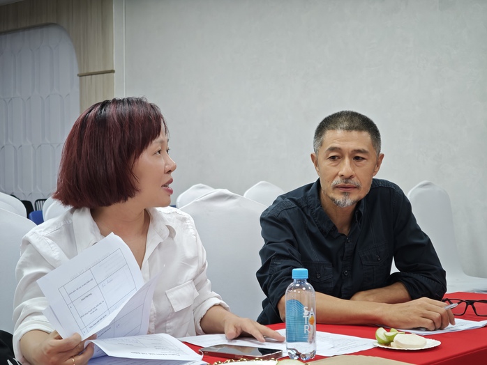 Giám khảo thảo luận